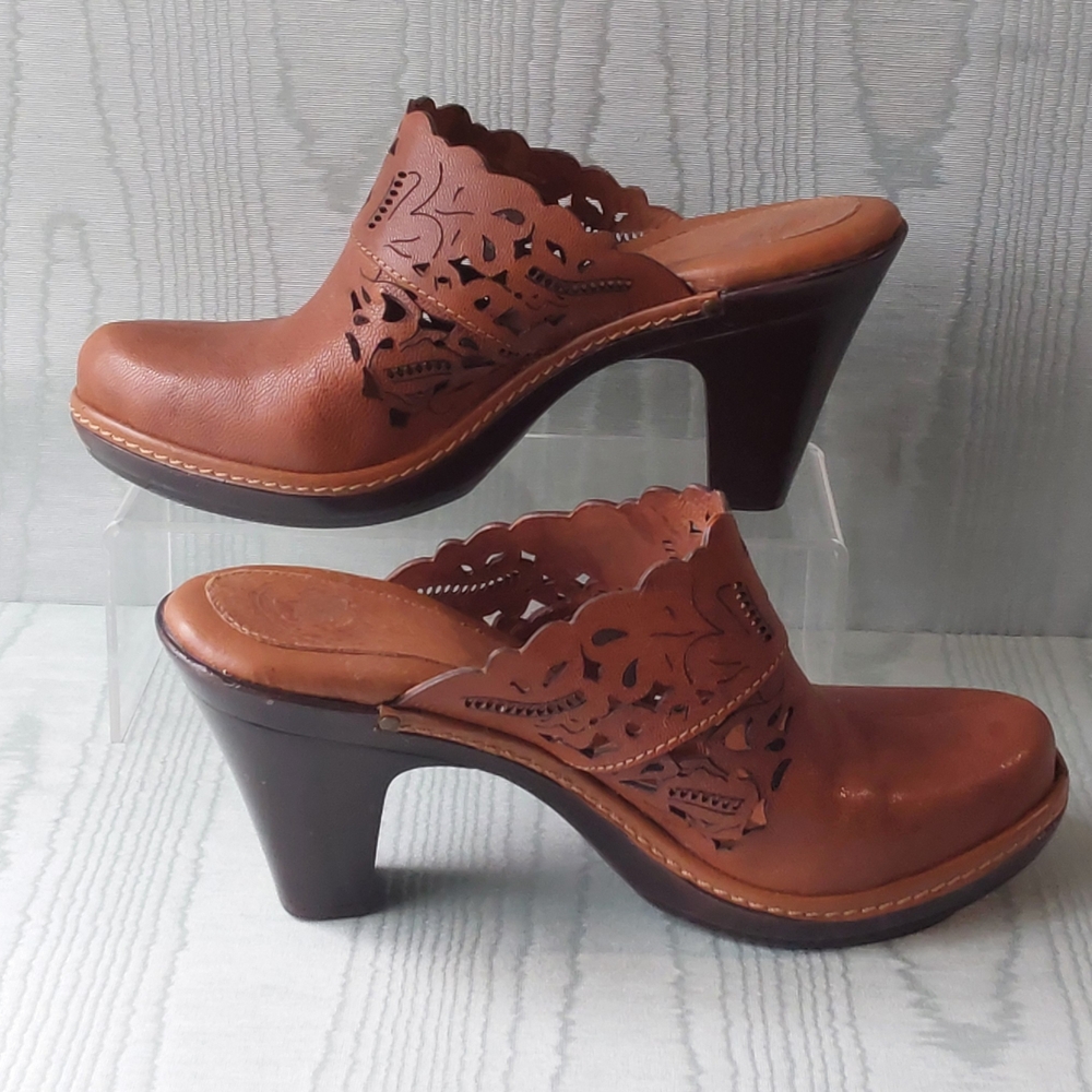 NURTURE Brown Leather Clogs with Intricate Cut-Out Design / #118